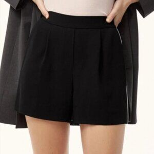 Aritzia Babaton Cohen Shorts